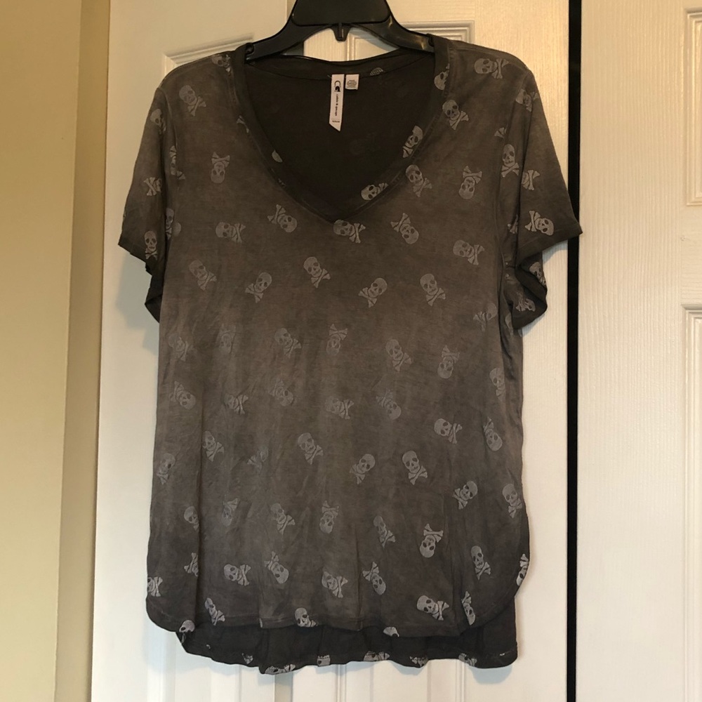 Scooped v-neck women’s skull top - medium